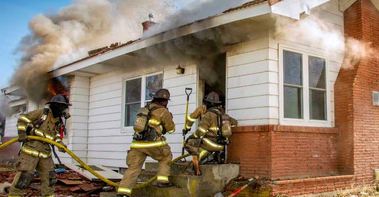 Bomberos extinguen incendio en vivienda en el suroeste de Miami-Dade; no se reportan heridos