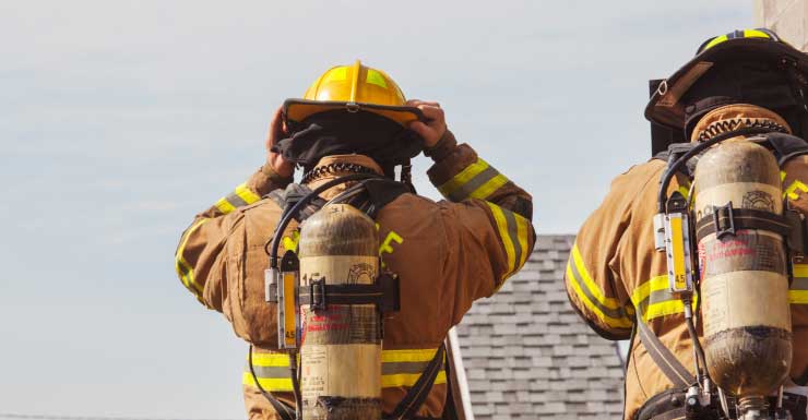 Bomberos extinguen llamas en complejo de apartamentos en Aventura; no se reportan heridos