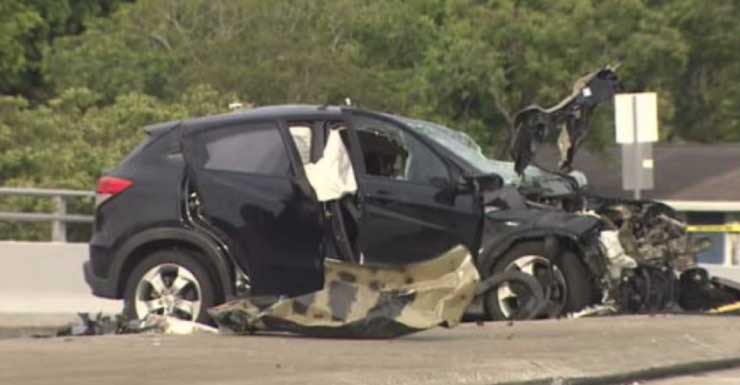 Conductor hospitalizado tras colisión entre SUV y camión de Walmart en Hollywood
