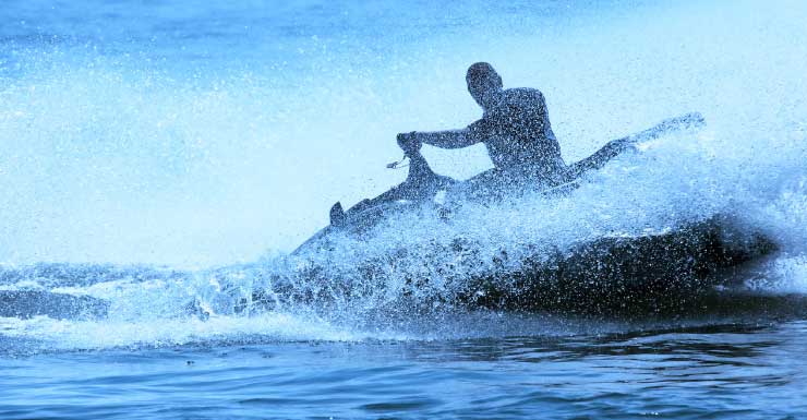 Dolientes recuerdan a joven de 20 años encontrado muerto tras accidente con moto acuática en canal de Kendall