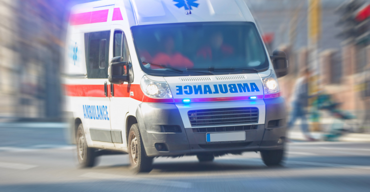 Dos personas trasladadas al hospital tras caer en una piscina vacía en Weston