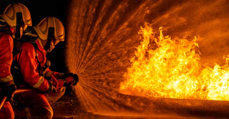 Equipos combaten incendio en restaurante de New Smyrna Beach, según autoridades