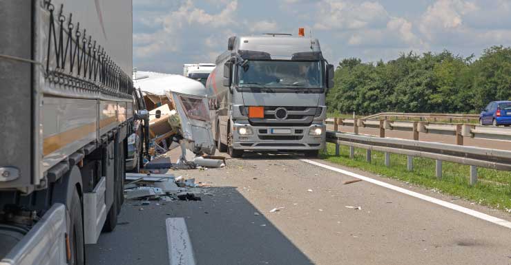 Grave accidente con camión cierra los carriles hacia el sur de la Turnpike en el condado de St. Lucie