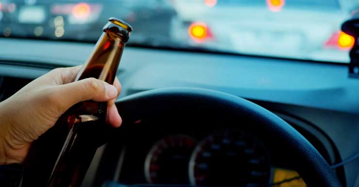 Hombre acusado de DUI tras chocar su auto en la fila de recogida de una escuela en North Port