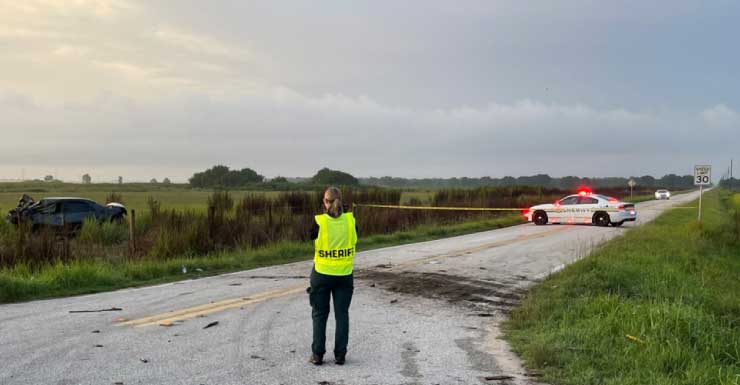 Hombre de 23 años muere tras accidente de un solo vehículo que causó apagón, según los alguaciles