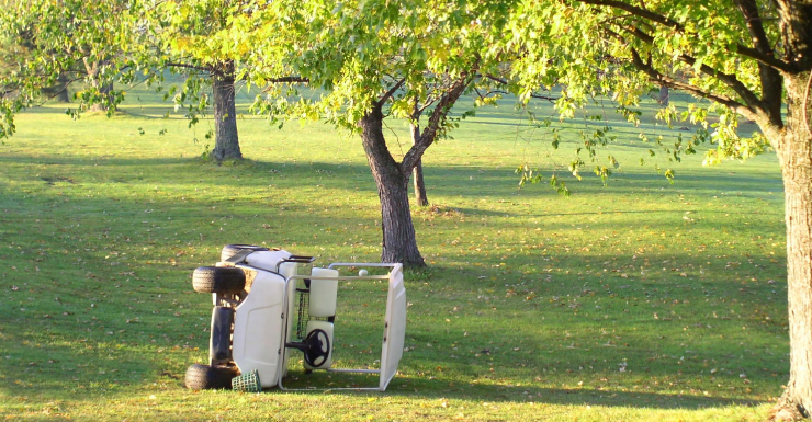 Hombre de 68 años muere cuando camioneta impacta un carrito de golf por detrás en SR-A1A, Brevard