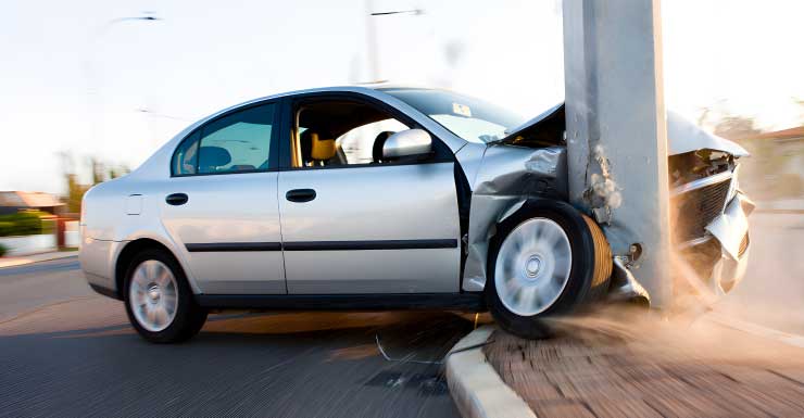 Hombre de New Port Richey muere tras perder el control de su vehículo y chocar contra un poste de servicios públicos Patrulla de Carreteras de Florida.
