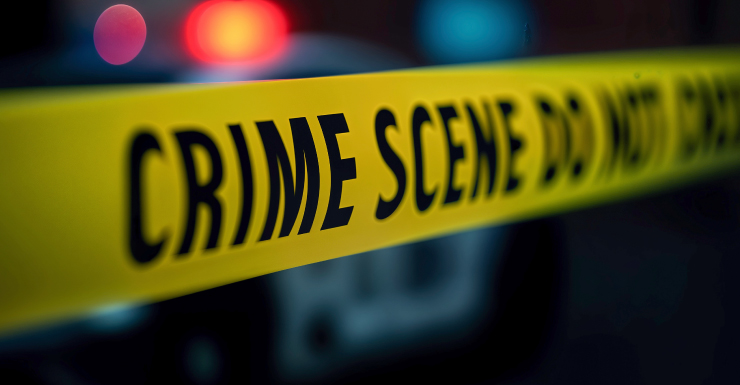 Hombre deja a su esposa en el auto, irrumpe en casa de Clay County y dispara a varios residentes antes de ser abatido por un joven de 16 años