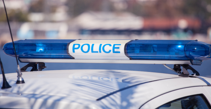 Hombre sin hogar empuja al dueño de restaurante a los arbustos durante incidente de “dine-and-dash”