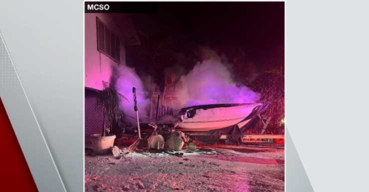 Incendio de embarcación se propaga a vivienda en Marathon