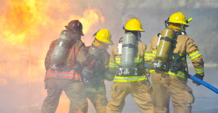 Incendio en cobertizo de almacenamiento en Fort Myers la noche del lunes