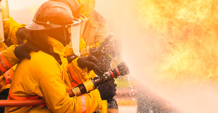 Incendio en mansión se desata en vecindario cerrado de Windermere, dicen bomberos