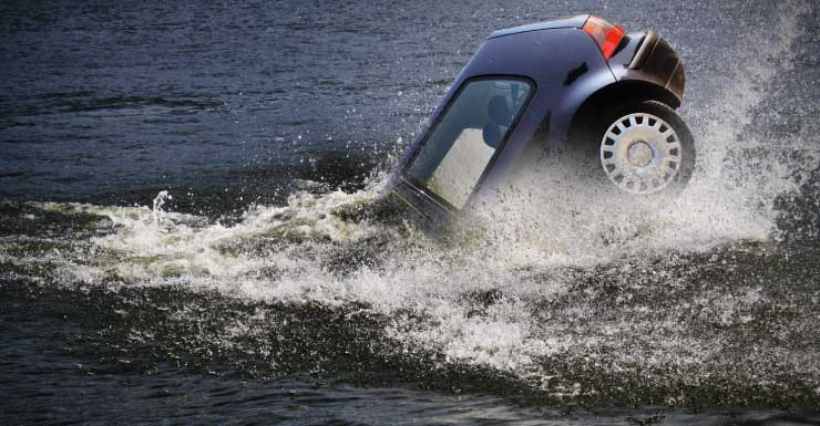 Mujer de 25 años muere tras caer con su vehículo en un lago del condado de Seminole, según patrulleros