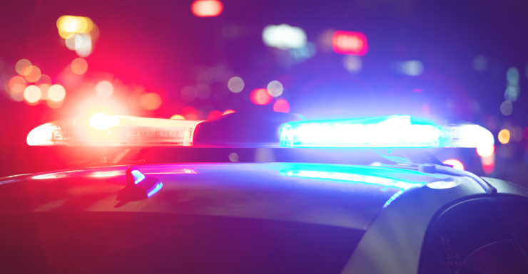 Mujer de Miami golpea a adulta mayor tras preguntar a policía “¿Cuánto sería la fianza si la golpeo”