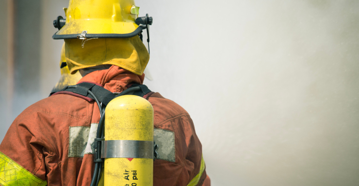 Perro rescatado de un incendio en casa en el Condado de Charlotte por el tío, paramédico de bomberos, del dueño