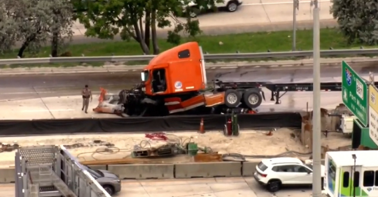 Se reabren todos los carriles en dirección oeste de la SR-836 en NW 12th Ave tras choque de camión tractor