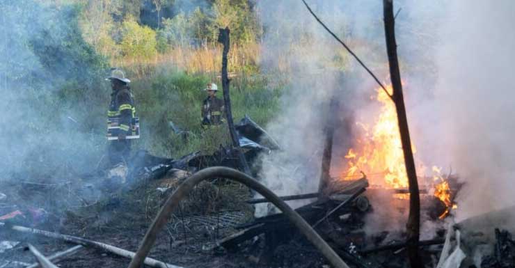Techo se derrumba parcialmente durante incendio en casa móvil en Marion