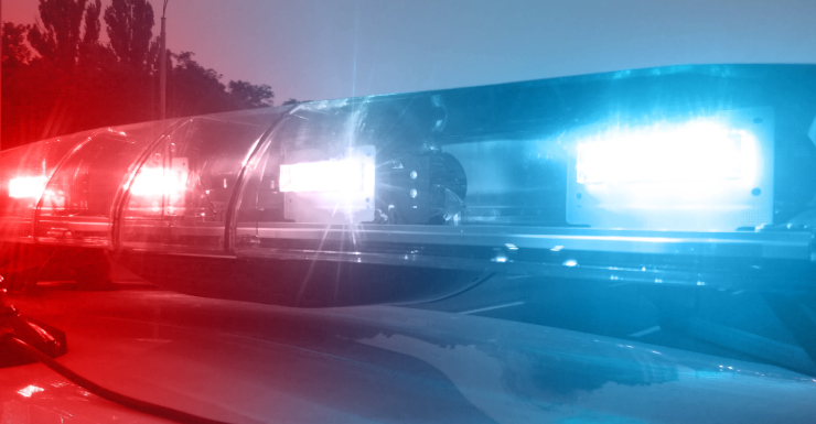 Vecinos separan a dos mujeres en disputa doméstica en un complejo de apartamentos