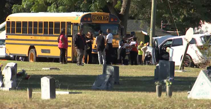2 conductores y 2 estudiantes heridos en accidente de autobús escolar en Tampa