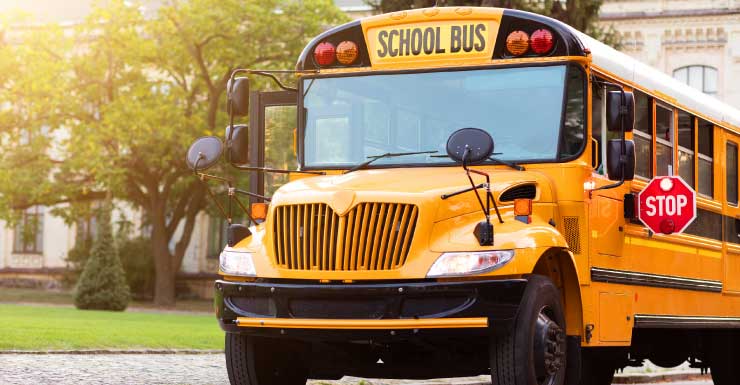 8 heridos tras choque de SUV contra tres autobuses escolares, según FHP