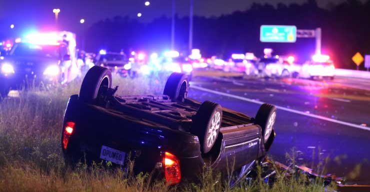 Accidente de auto volcado causa retrasos en Moccasin Wallow Road