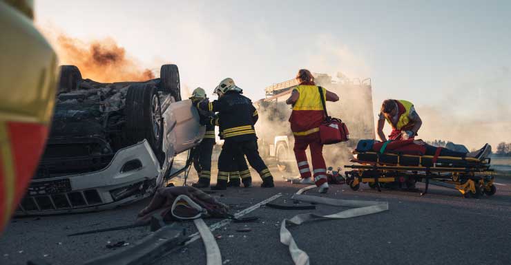 Accidente por volcadura en la Dolphin Expressway en Miami deja 2 personas hospitalizadas