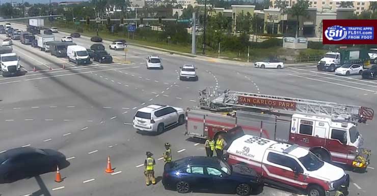 Auto choca contra vehículo de bomberos en San Carlos Park la mañana del miércoles