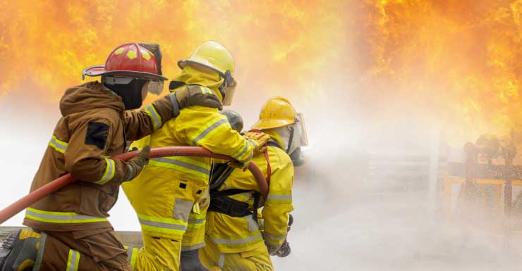 Bomberos apagan incendio residencial en Miramar; no se reportaron heridos