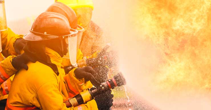 Bomberos controlan incendio en vivienda del vecindario Mallard Creek en Kissimmee