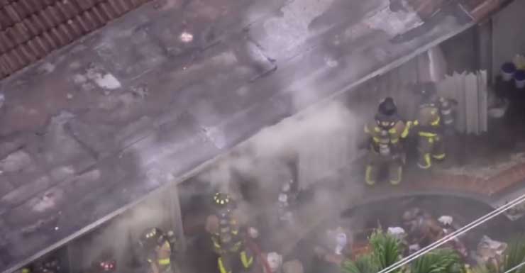 Bomberos extinguen incendio que estalló en una vivienda en el noreste de Miami-Dade