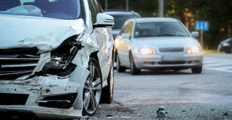 Hombre de Leesburg deja su celular en el auto tras huir de la escena de un accidente