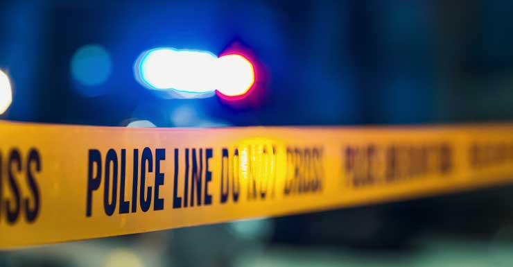 Hombre encontrado muerto por disparos dentro de un auto en parque de casas móviles en Okeechobee; investigación en curso