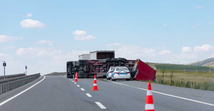 Hombre muere el domingo al volcar su camión en un terraplén de Gold Star Family Parkway JSO