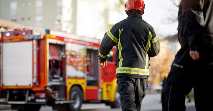 Incendio de vehículo contenido en estacionamiento de Fort Myers la mañana del jueves