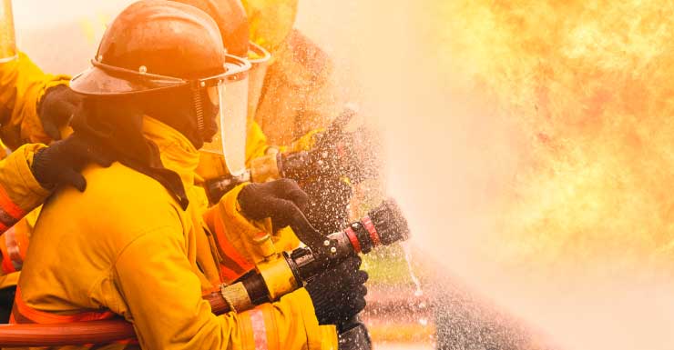 Incendio en una casa rodante deja personas desplazadas en Miami-Dade, según bomberos