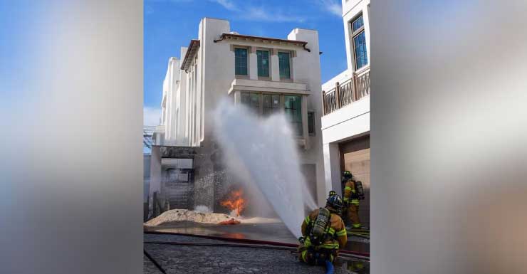Incendio estructural en Alys Beach