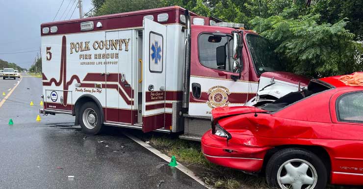 Muere conductor en accidente en el condado de Polk que involucró una ambulancia