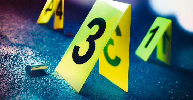 Mujer de edad avanzada y dos hombres hospitalizados tras tiroteo nocturno en Miami; sospechoso sigue prófugo