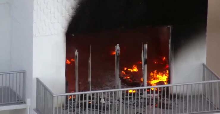 Mujer mayor estable tras incendio en complejo de apartamentos en Hollywood