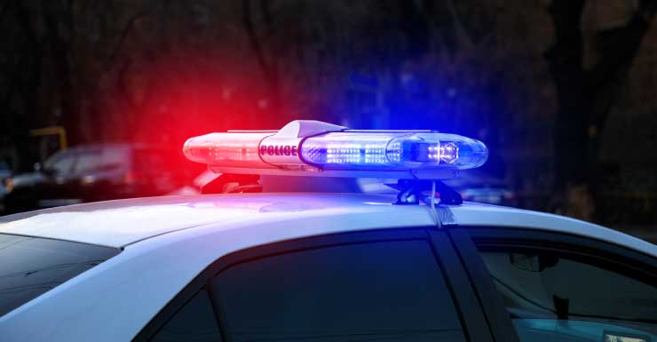 Policía Hombre se lanza al césped y grita tras provocar choque y huir en St. Pete