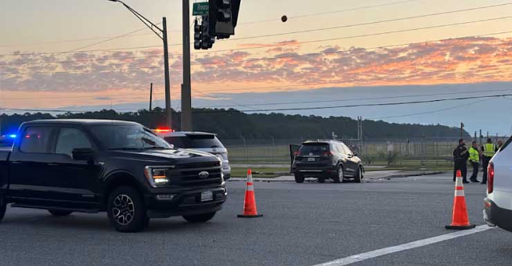 Todas las vías en dirección norte de Roosevelt Blvd. cerca de NAS Jacksonville están bloqueadas debido a un accidente mortal.