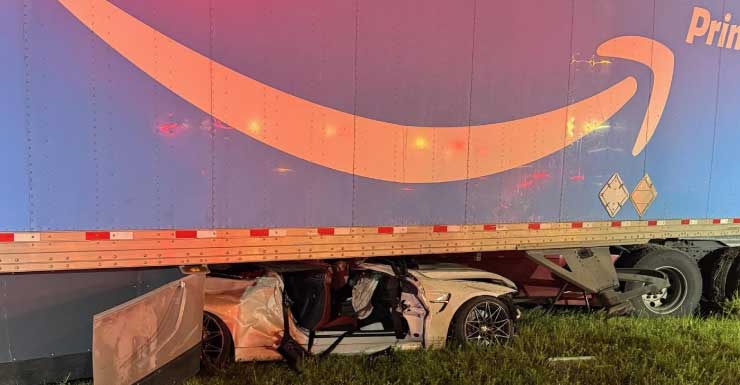 VIDEO Conductor choca contra tráiler de Amazon en la I-75 en el condado de Hillsborough – Crédito FHP