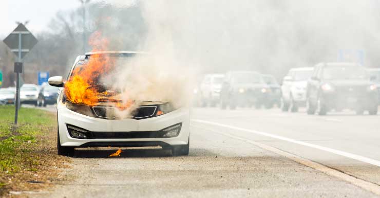 Video de dron capta incendio de vehículo en la I-4 en Orlando