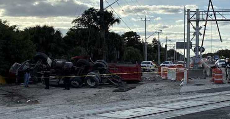1 muerto en accidente entre tren y camión volquete en el oeste del condado de Palm Beach