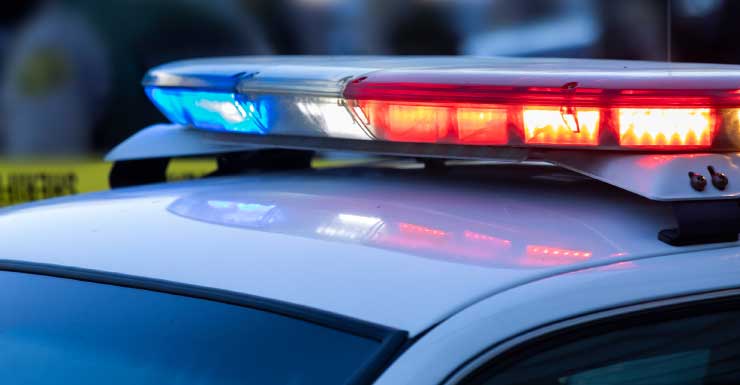 2 arrestados tras presunta pelea de furia al volante contra conductor de 65 años