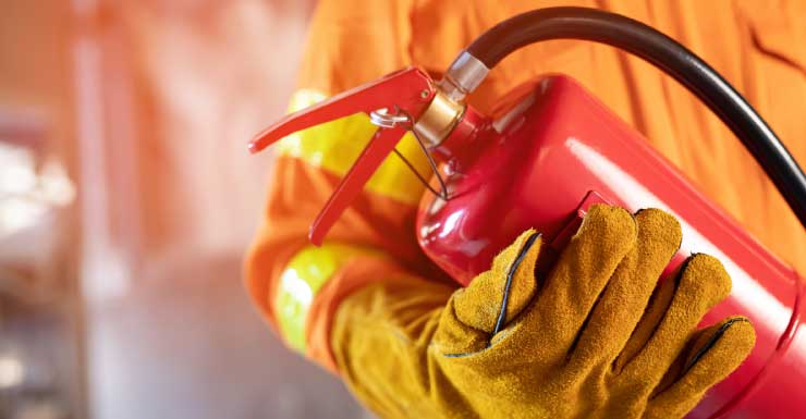 3 heridos, incluido un agente, en incendio de vivienda en el condado de Hernando