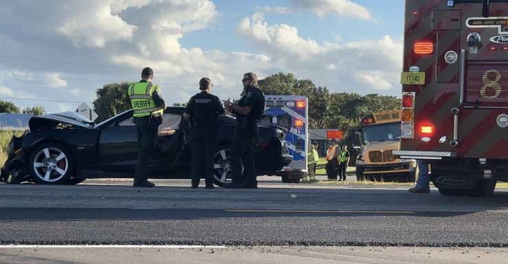Accidente de autobús escolar en el condado de Lee cerca de Fort Myers Shores; conductor llevado al hospital por precaución