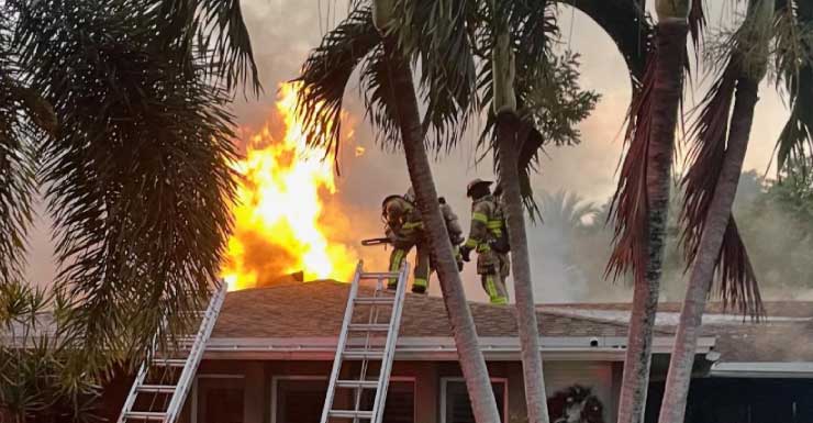 Bomberos combaten rápidamente incendio en ático en Lake Clark Shores, no se reportan heridos