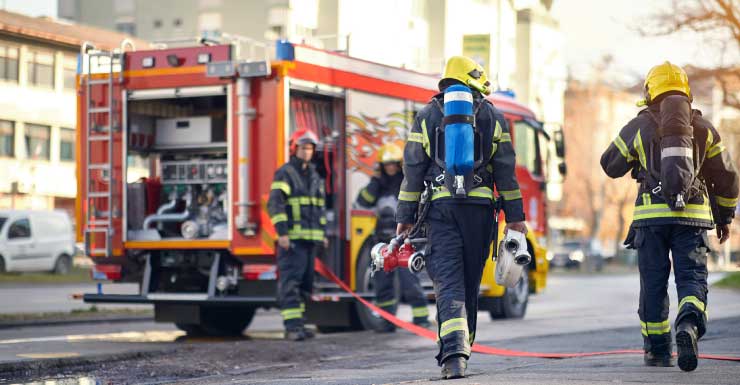 Bomberos del Condado de Alachua apagan incendio en cobertizo e invernadero