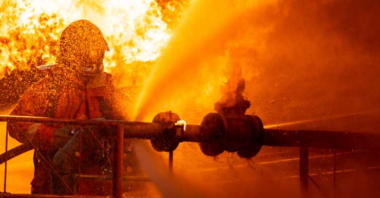 Bomberos extinguen incendio de RV en Fort Lauderdale; no se reportan heridos